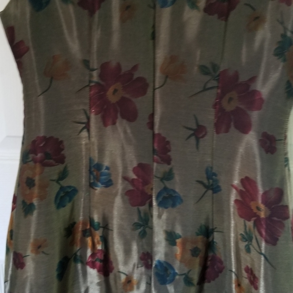 Dress - Picture 2 of 4